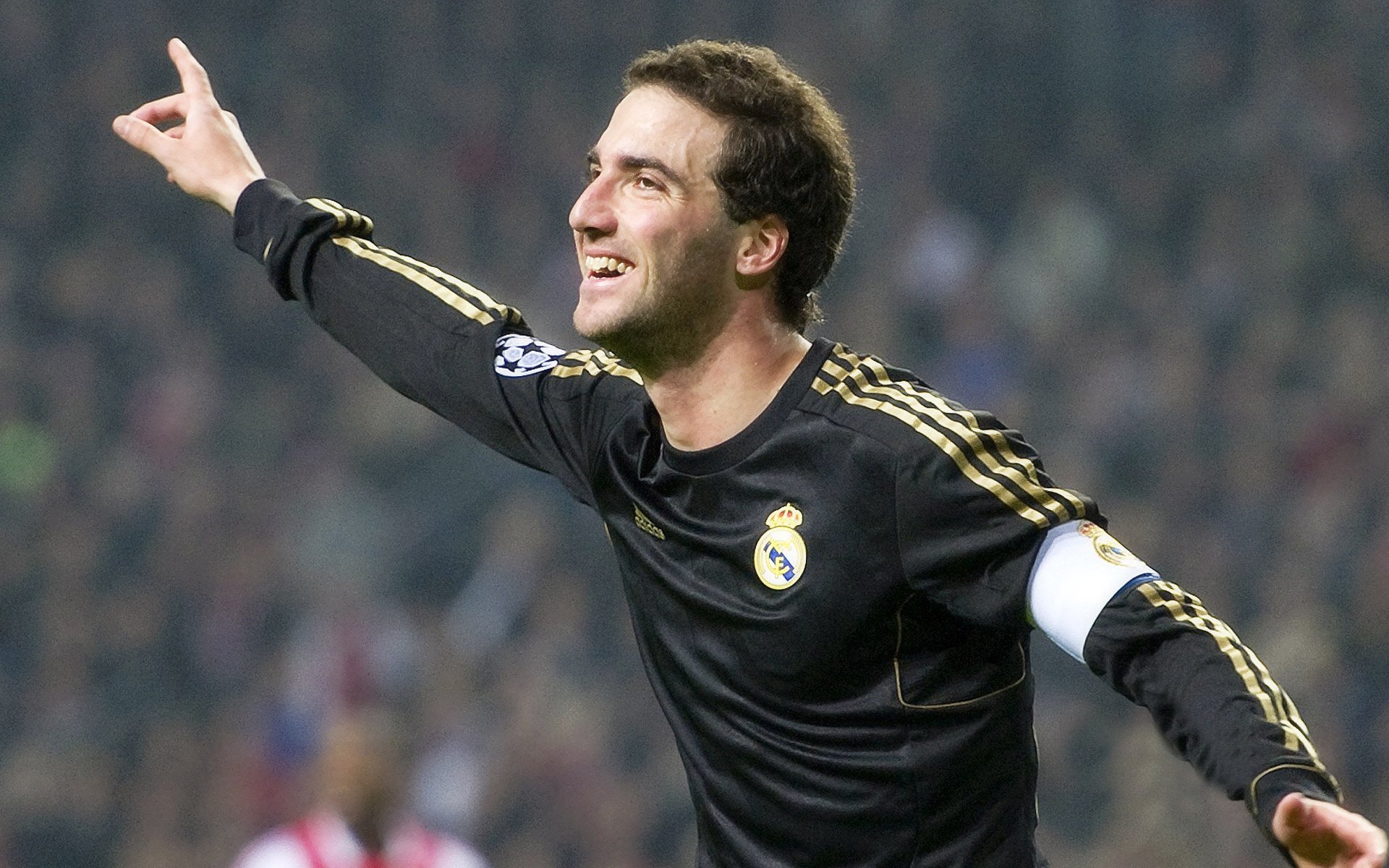 葡萄牙女足队实力强劲，创造精彩绝伦，葡萄牙女球迷